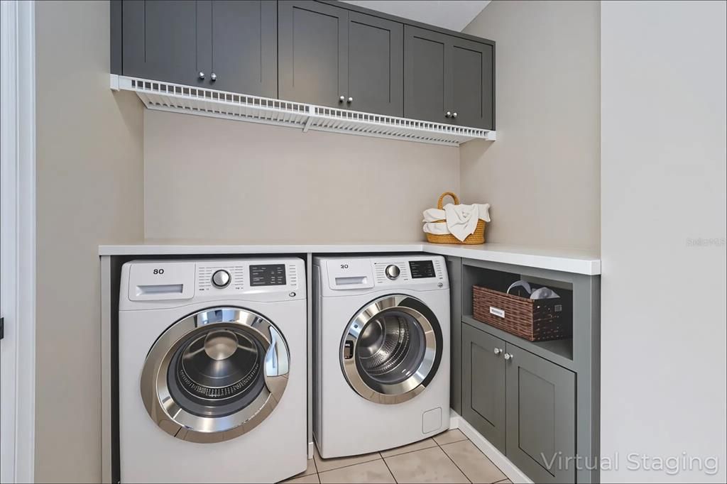 Activo con contrato: $360,000 (4 camas, 2 baños, 2027 Pies cuadrados)