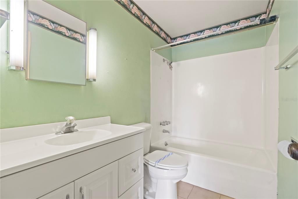 待售: $103,000 (2 贝兹, 2 浴室, 1035 平方英尺)