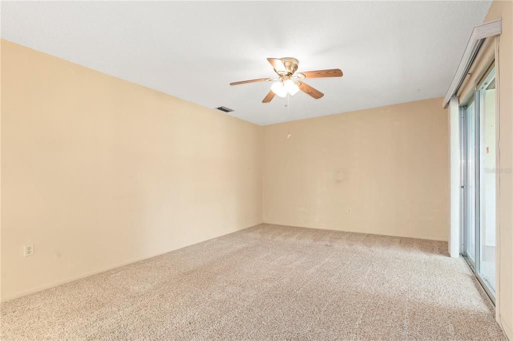 待售: $103,000 (2 贝兹, 2 浴室, 1035 平方英尺)