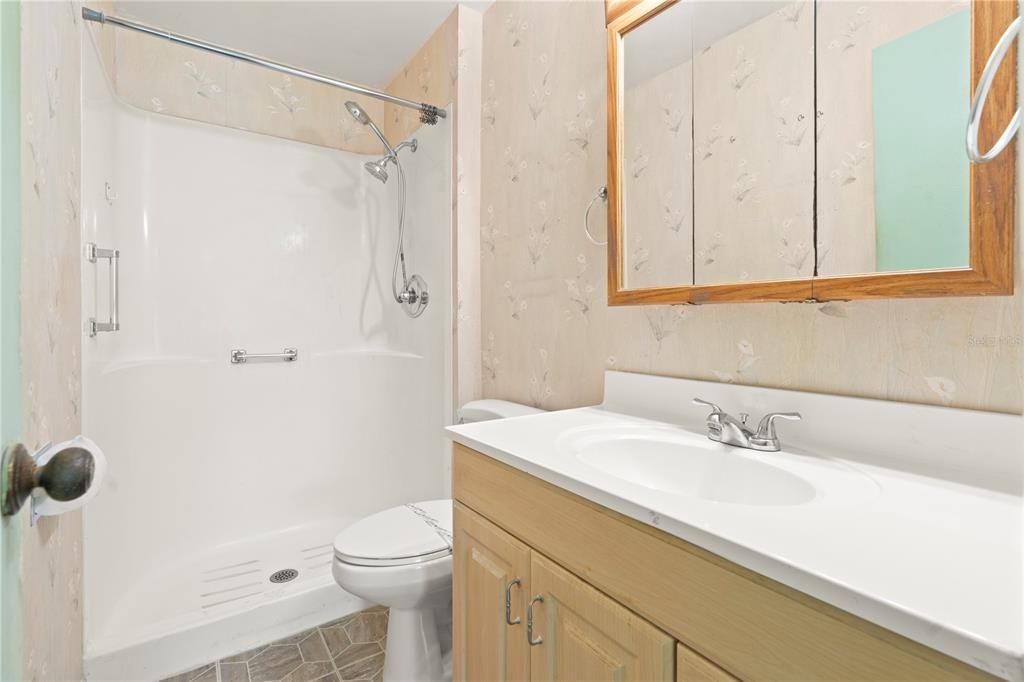 待售: $103,000 (2 贝兹, 2 浴室, 1035 平方英尺)