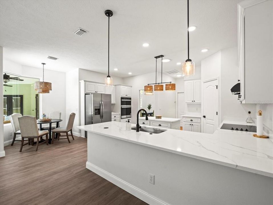 Под контрактом: $550,000 (4 спален, 3 ванн, 2724 Квадратных фут)