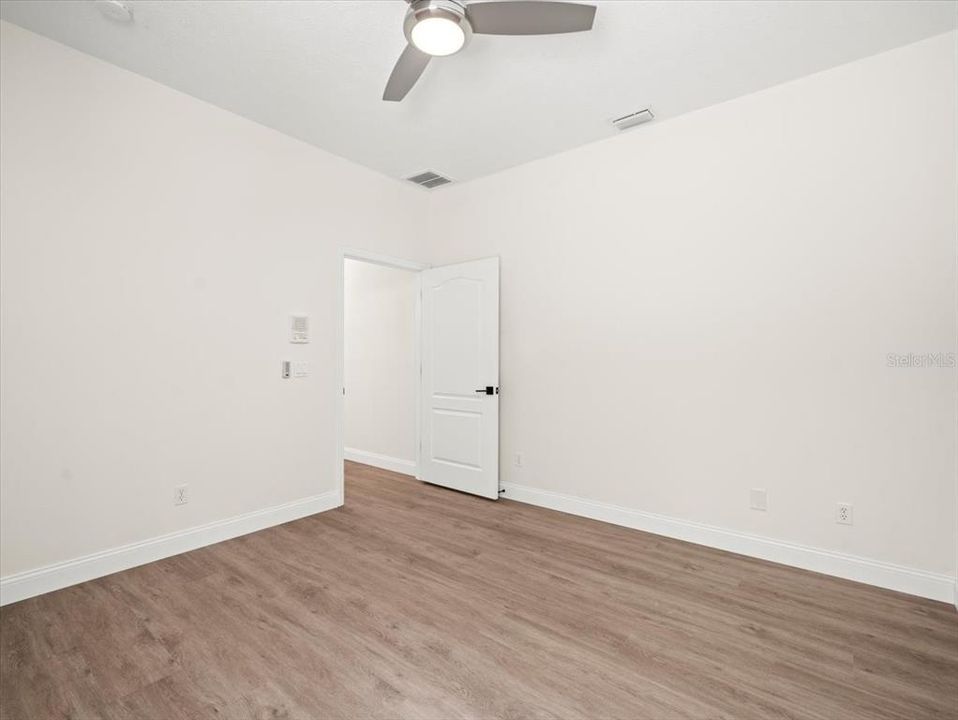 Под контрактом: $550,000 (4 спален, 3 ванн, 2724 Квадратных фут)