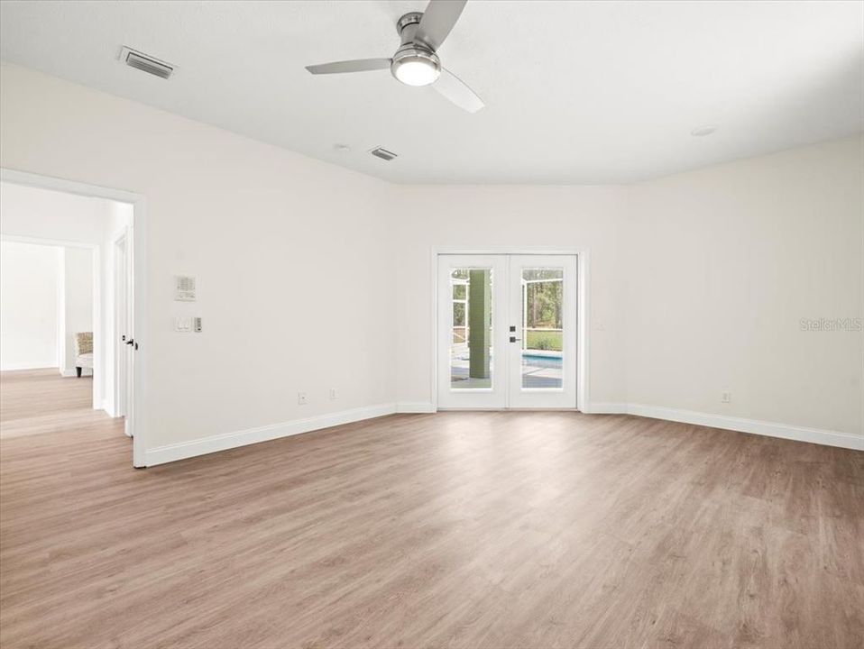 Под контрактом: $550,000 (4 спален, 3 ванн, 2724 Квадратных фут)