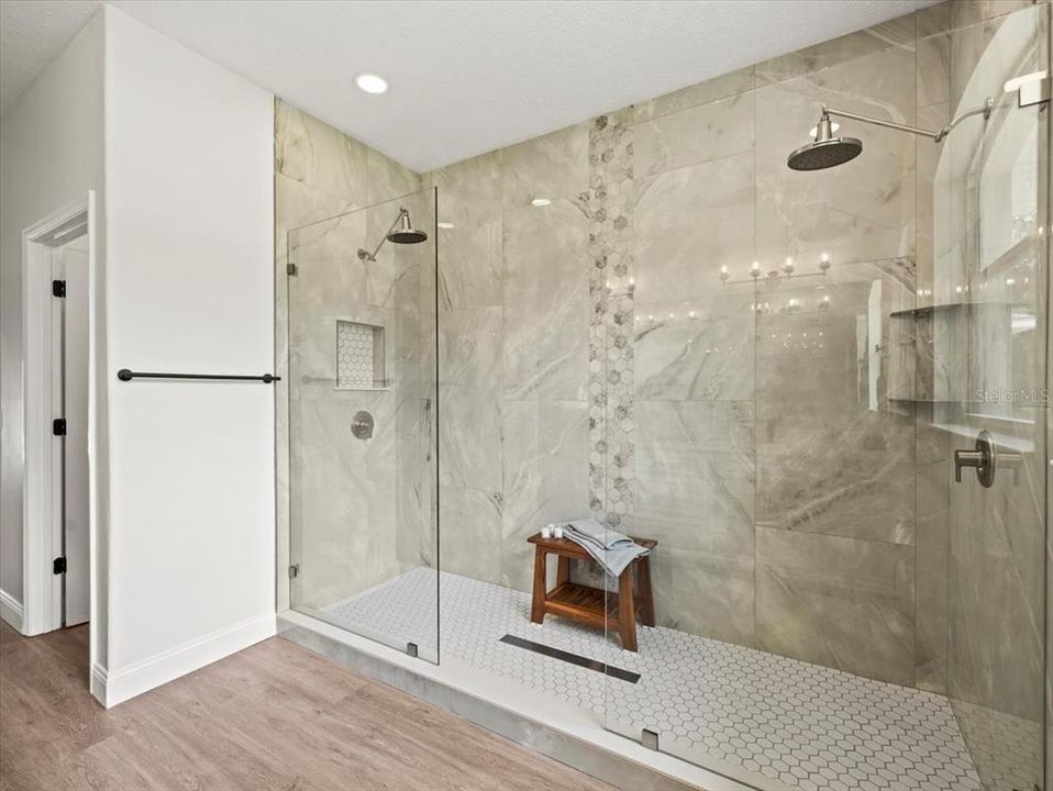 Под контрактом: $550,000 (4 спален, 3 ванн, 2724 Квадратных фут)