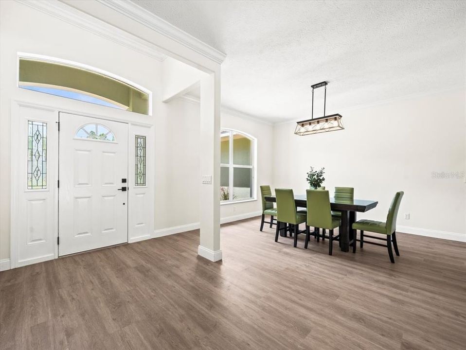 Под контрактом: $550,000 (4 спален, 3 ванн, 2724 Квадратных фут)