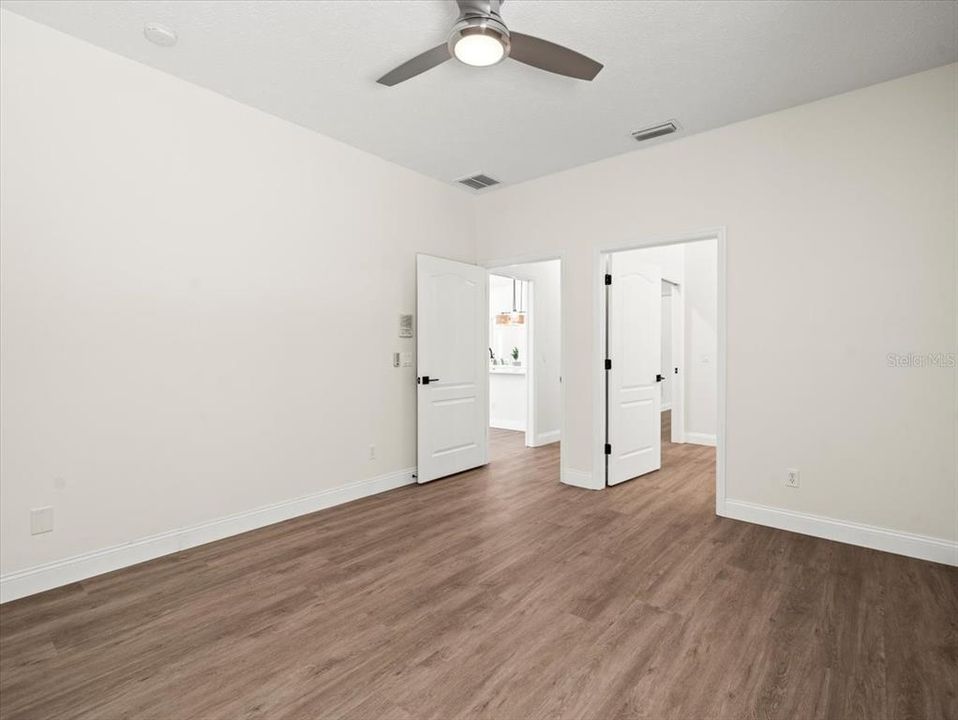 Под контрактом: $550,000 (4 спален, 3 ванн, 2724 Квадратных фут)