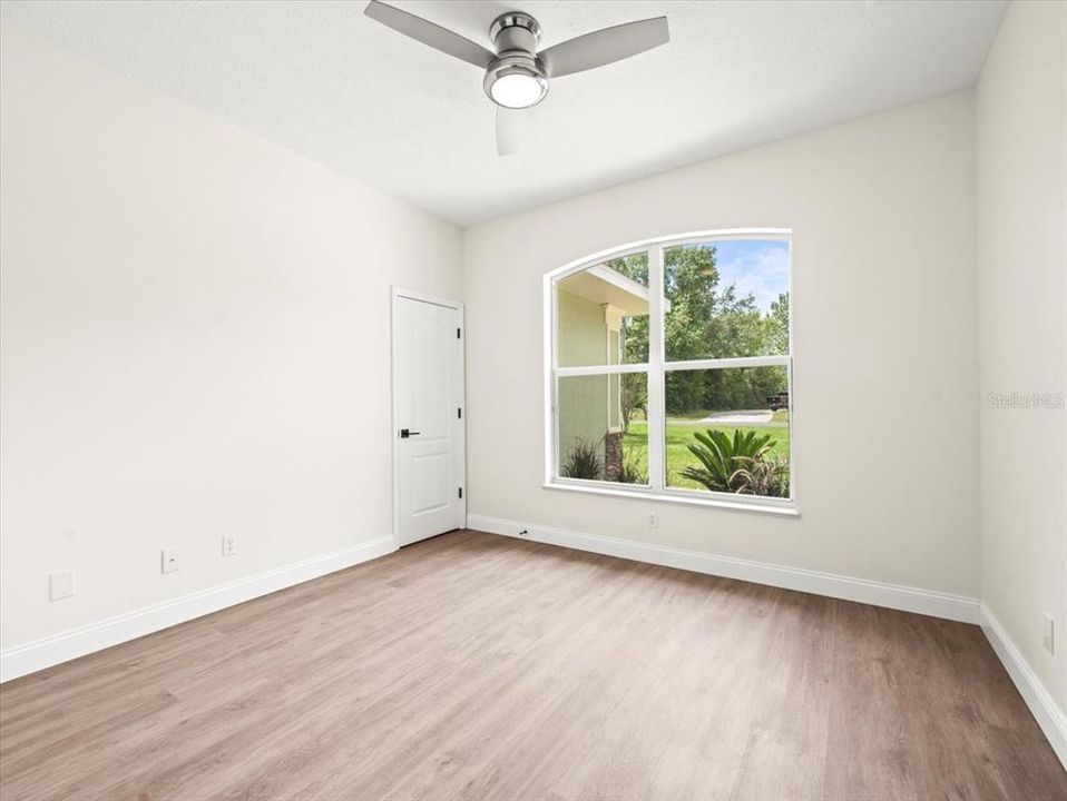 Под контрактом: $550,000 (4 спален, 3 ванн, 2724 Квадратных фут)