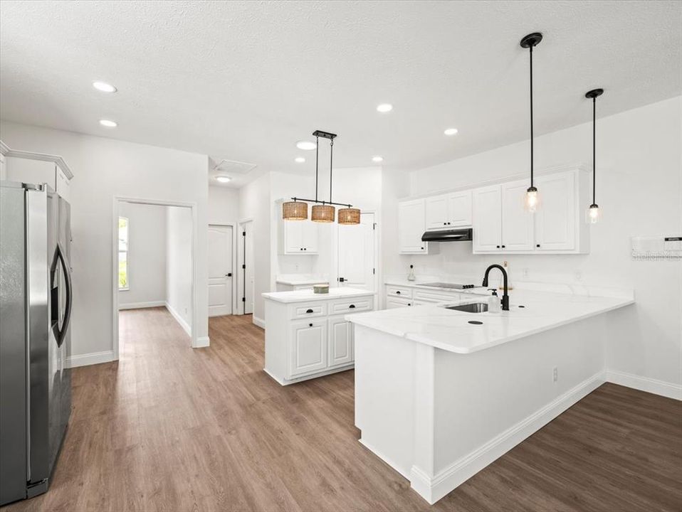 Под контрактом: $550,000 (4 спален, 3 ванн, 2724 Квадратных фут)