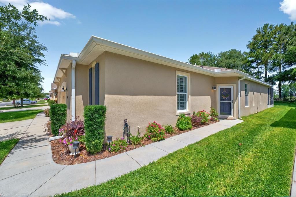 合同活跃: $275,000 (2 贝兹, 2 浴室, 1418 平方英尺)