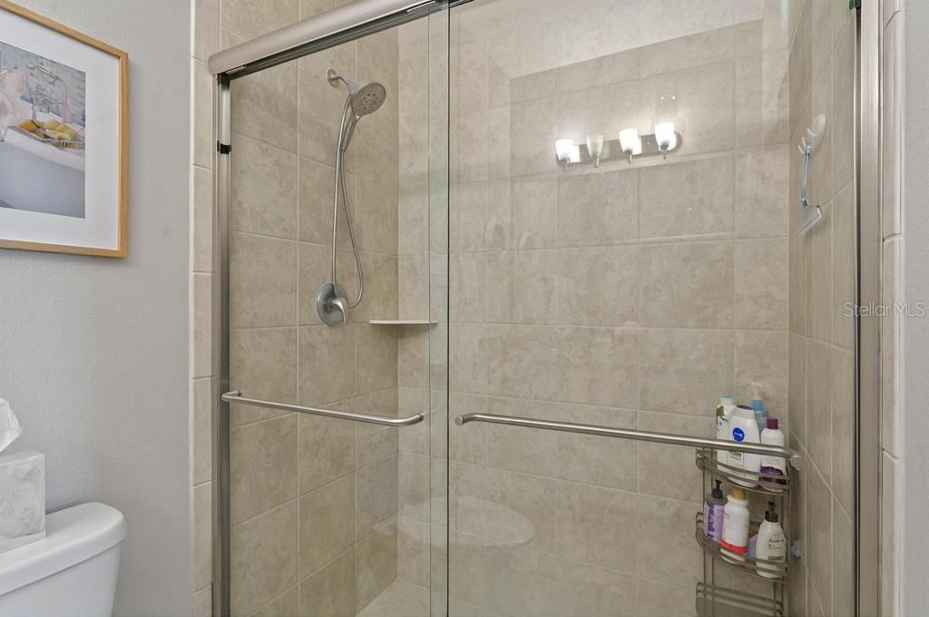 合同活跃: $275,000 (2 贝兹, 2 浴室, 1418 平方英尺)