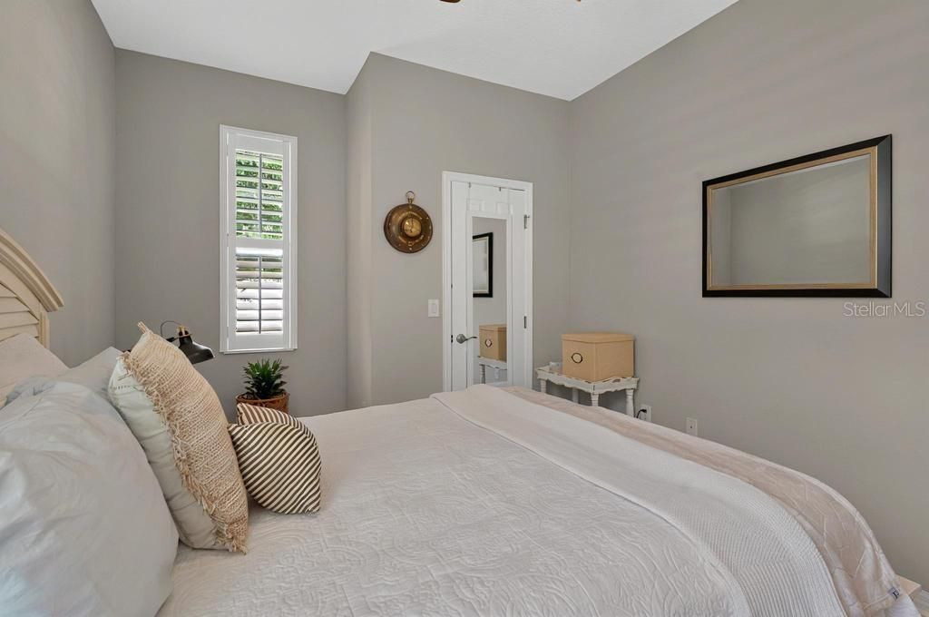 合同活跃: $275,000 (2 贝兹, 2 浴室, 1418 平方英尺)