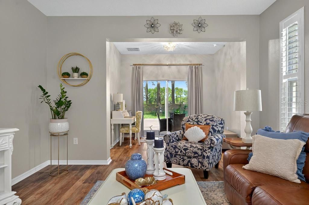 合同活跃: $275,000 (2 贝兹, 2 浴室, 1418 平方英尺)