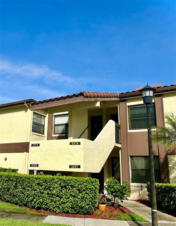 Recently Sold: $205,000 (2 beds, 2 baths, 914 Square Feet)