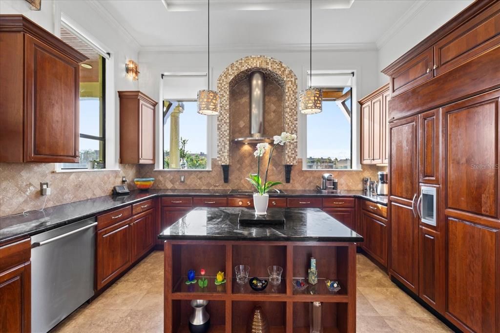 En Venta: $2,690,000 (3 camas, 3 baños, 3669 Pies cuadrados)