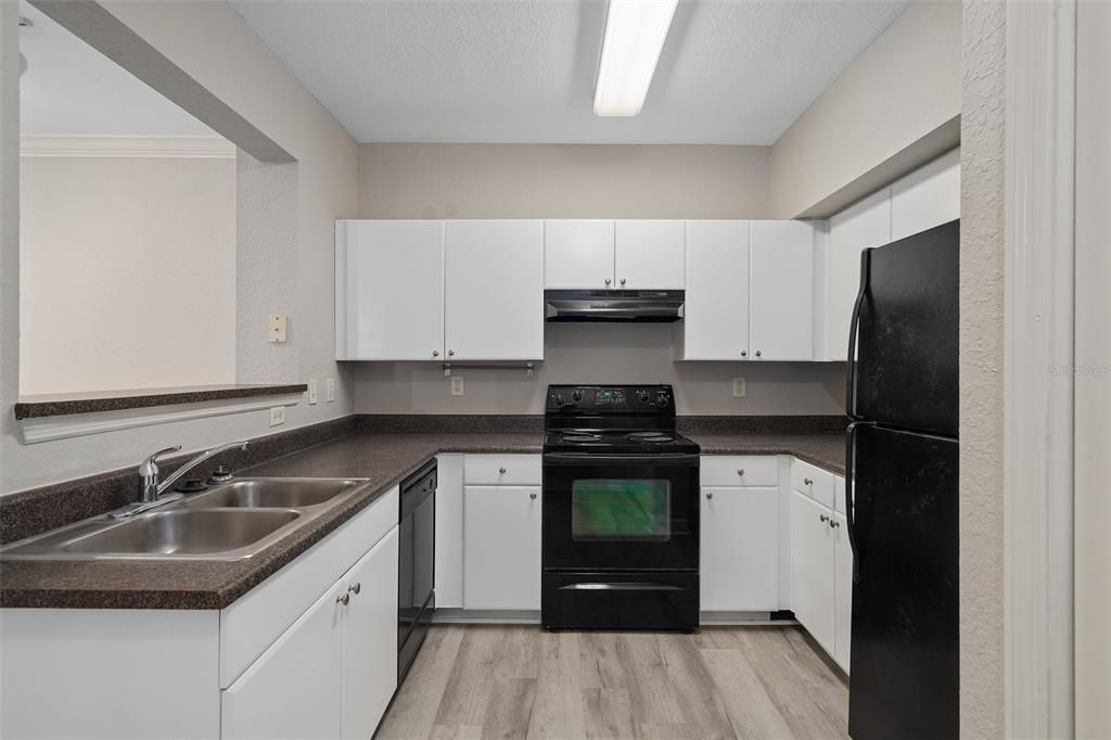 待售: $248,500 (2 贝兹, 2 浴室, 1215 平方英尺)