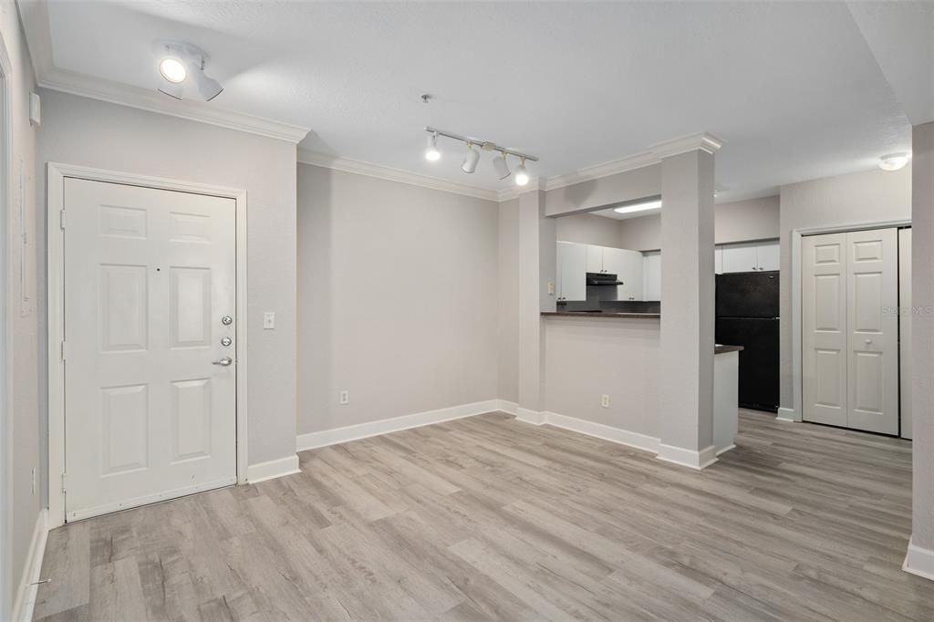 待售: $248,500 (2 贝兹, 2 浴室, 1215 平方英尺)