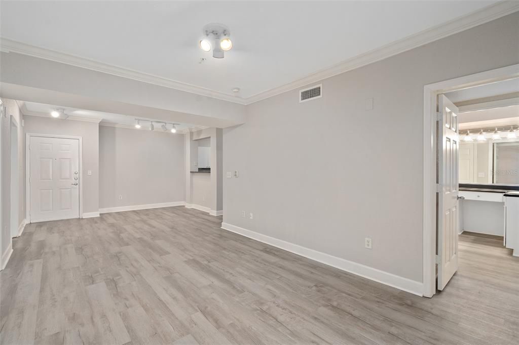 待售: $248,500 (2 贝兹, 2 浴室, 1215 平方英尺)