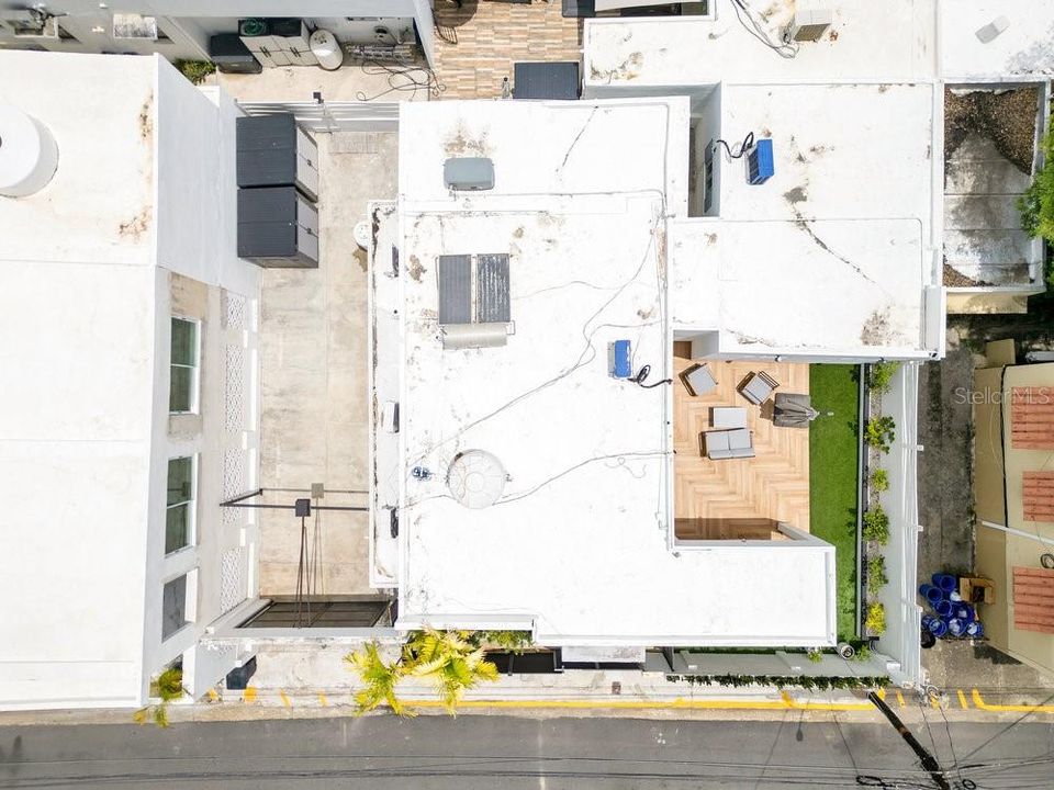 Active With Contract: $1,395,000 (4 beds, 2 baths, 1800 Square Feet)