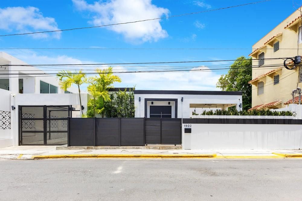 Active With Contract: $1,395,000 (4 beds, 2 baths, 1800 Square Feet)