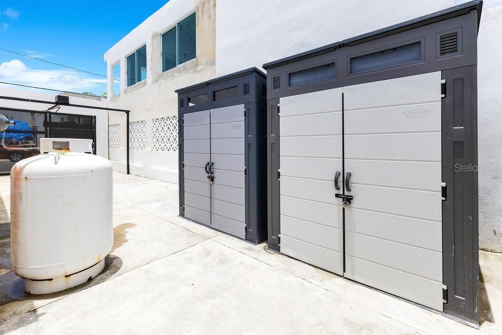 Active With Contract: $1,395,000 (4 beds, 2 baths, 1800 Square Feet)