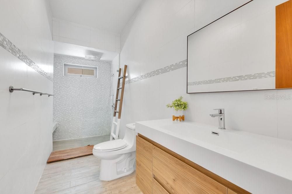 Active With Contract: $1,395,000 (4 beds, 2 baths, 1800 Square Feet)