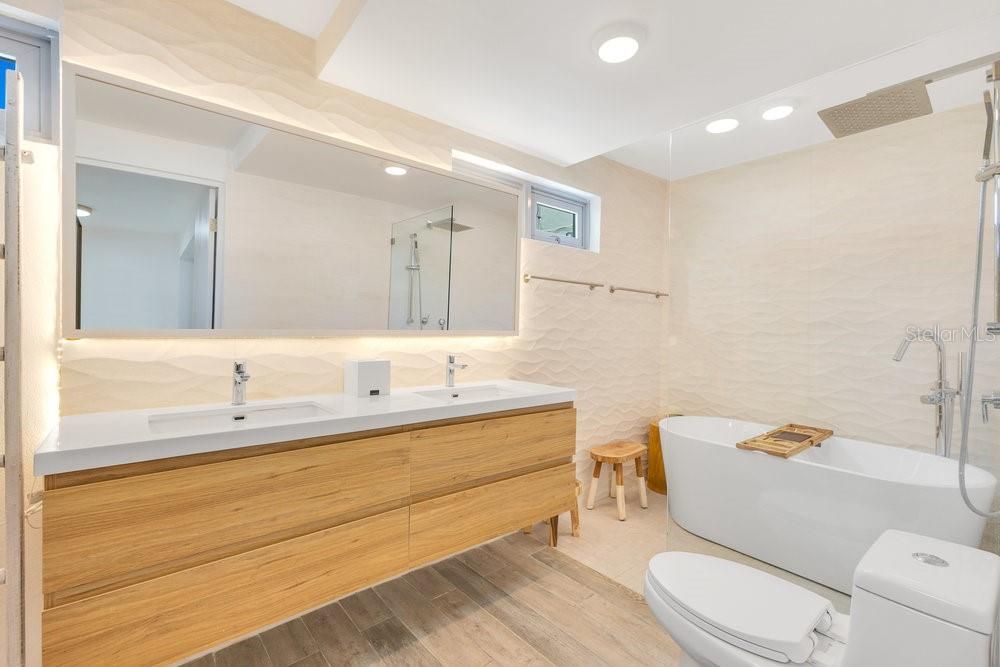 Active With Contract: $1,395,000 (4 beds, 2 baths, 1800 Square Feet)