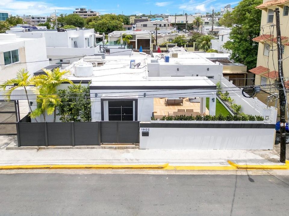 Active With Contract: $1,395,000 (4 beds, 2 baths, 1800 Square Feet)