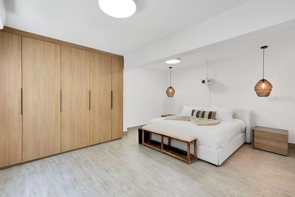 Active With Contract: $1,395,000 (4 beds, 2 baths, 1800 Square Feet)