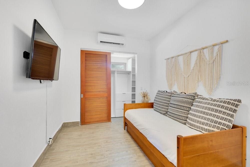 Active With Contract: $1,395,000 (4 beds, 2 baths, 1800 Square Feet)