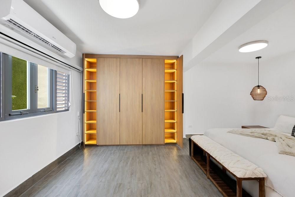 Active With Contract: $1,395,000 (4 beds, 2 baths, 1800 Square Feet)