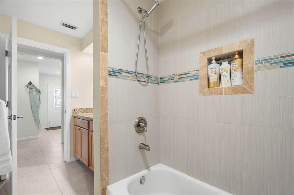 На продажу: $550,000 (4 спален, 2 ванн, 1656 Квадратных фут)