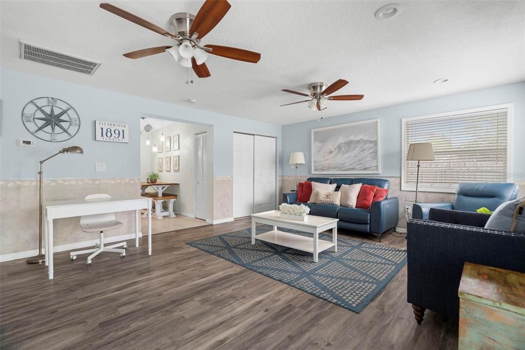 На продажу: $550,000 (4 спален, 2 ванн, 1656 Квадратных фут)