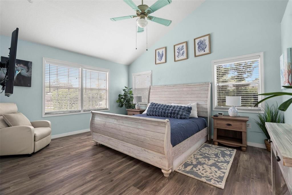 На продажу: $550,000 (4 спален, 2 ванн, 1656 Квадратных фут)