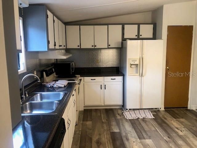 For Sale: $118,900 (3 beds, 2 baths, 960 Square Feet)