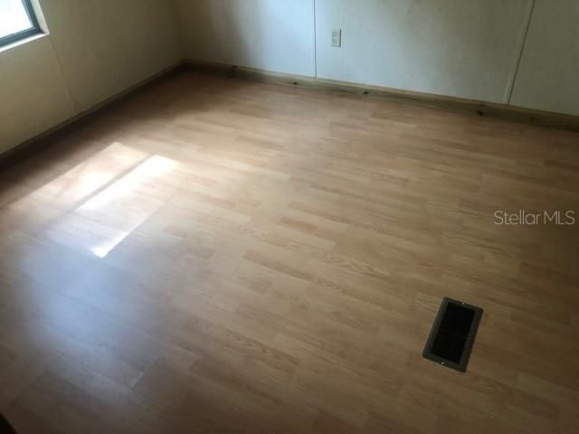 For Sale: $118,900 (3 beds, 2 baths, 960 Square Feet)