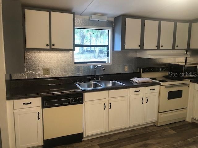 For Sale: $118,900 (3 beds, 2 baths, 960 Square Feet)