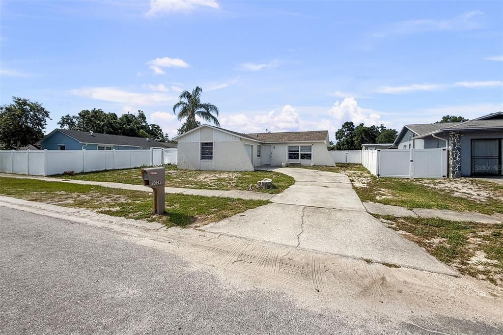 For Sale: $310,000 (3 beds, 2 baths, 1392 Square Feet)