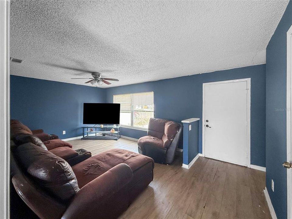 For Sale: $310,000 (3 beds, 2 baths, 1392 Square Feet)