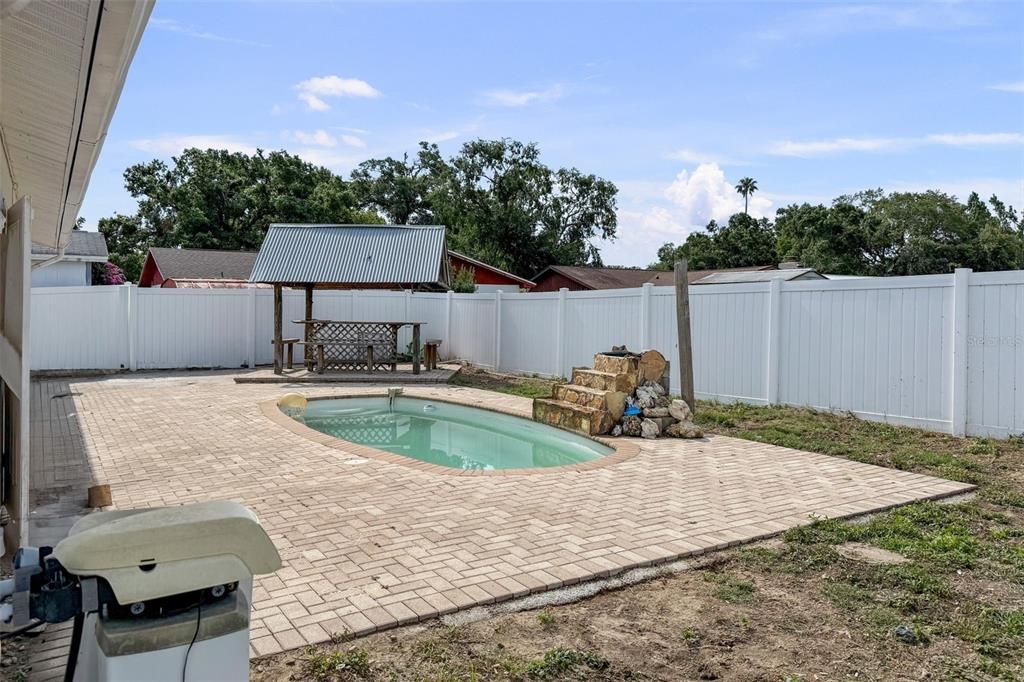 For Sale: $310,000 (3 beds, 2 baths, 1392 Square Feet)