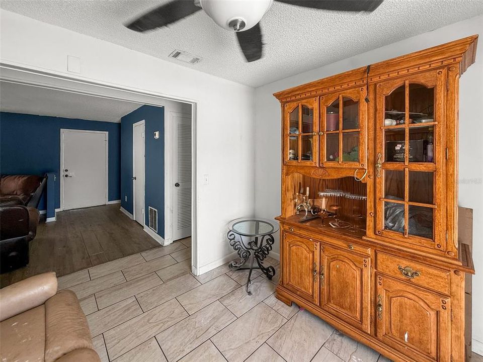 For Sale: $310,000 (3 beds, 2 baths, 1392 Square Feet)