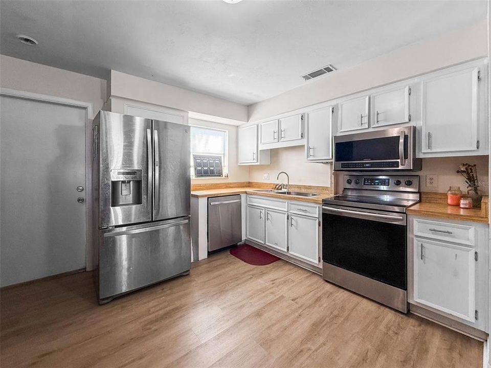 For Sale: $310,000 (3 beds, 2 baths, 1392 Square Feet)