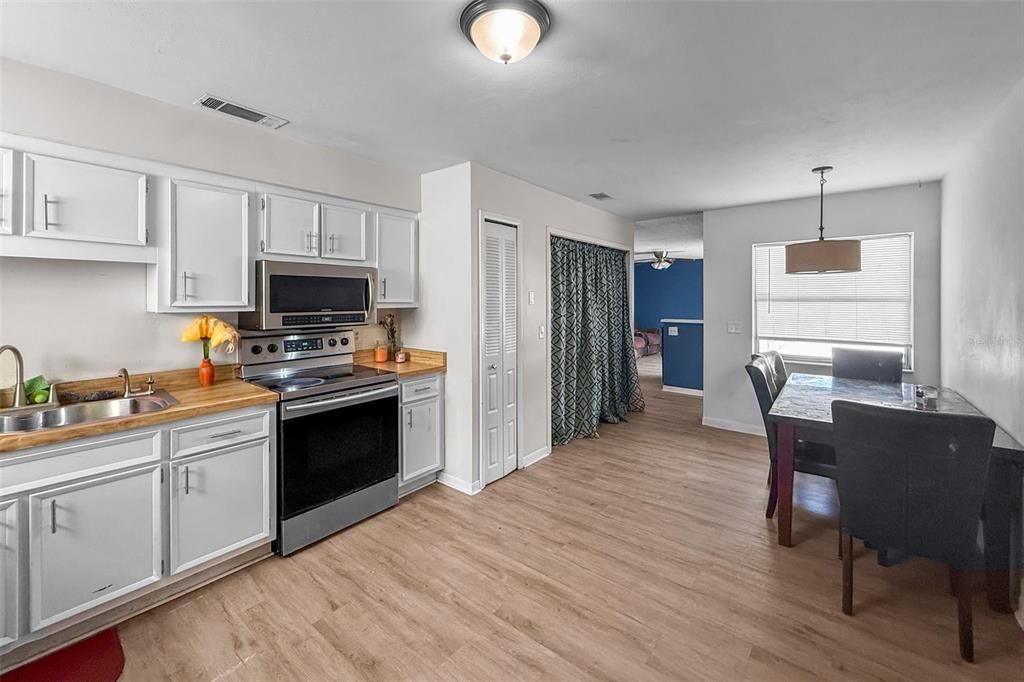 For Sale: $310,000 (3 beds, 2 baths, 1392 Square Feet)