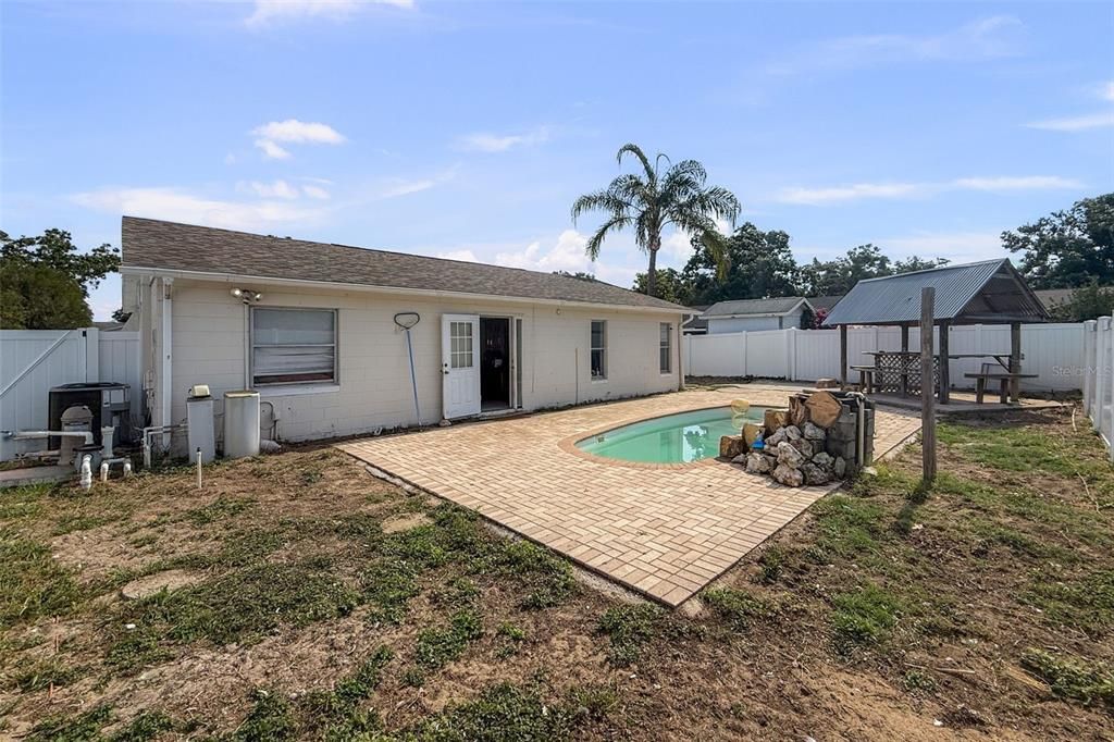 For Sale: $310,000 (3 beds, 2 baths, 1392 Square Feet)