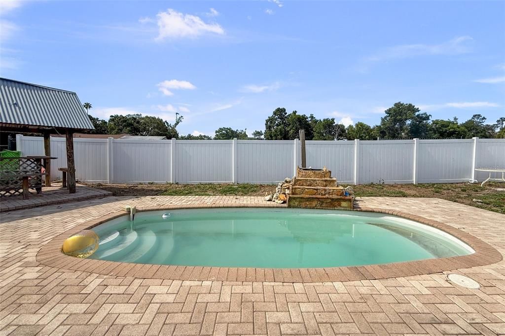 For Sale: $310,000 (3 beds, 2 baths, 1392 Square Feet)