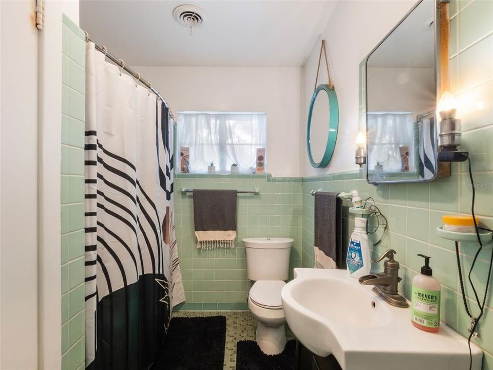 Active With Contract: $995,000 (2 beds, 3 baths, 1512 Square Feet)