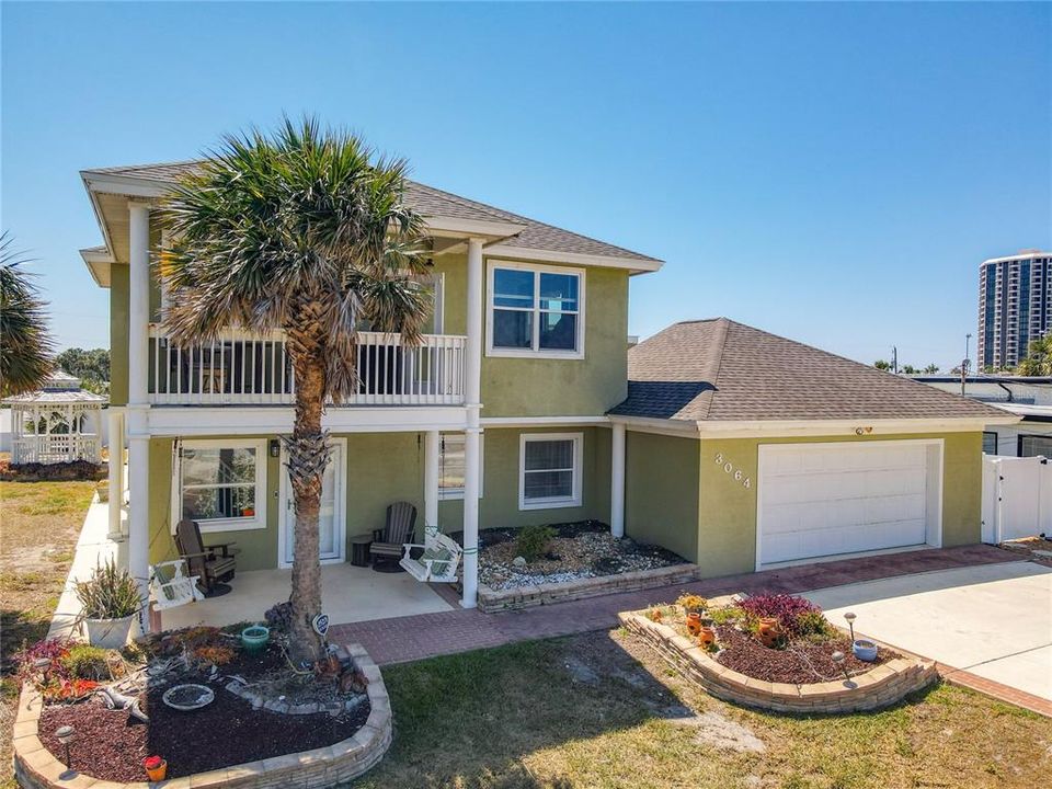 Recently Sold: $720,000 (4 beds, 3 baths, 2461 Square Feet)