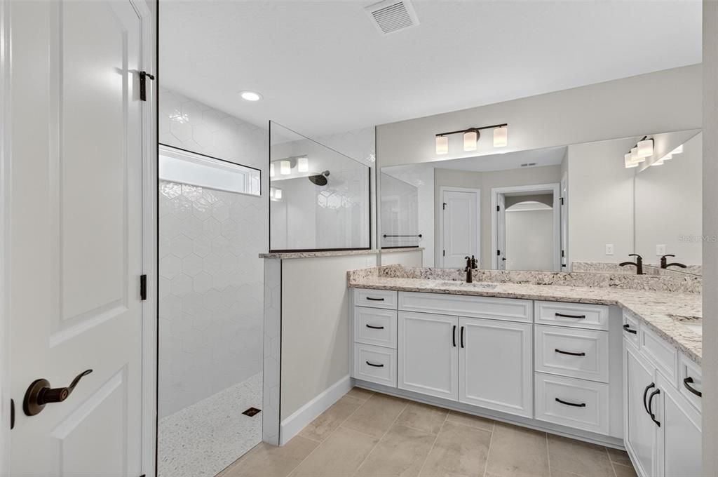 合同活跃: $419,900 (3 贝兹, 2 浴室, 2208 平方英尺)