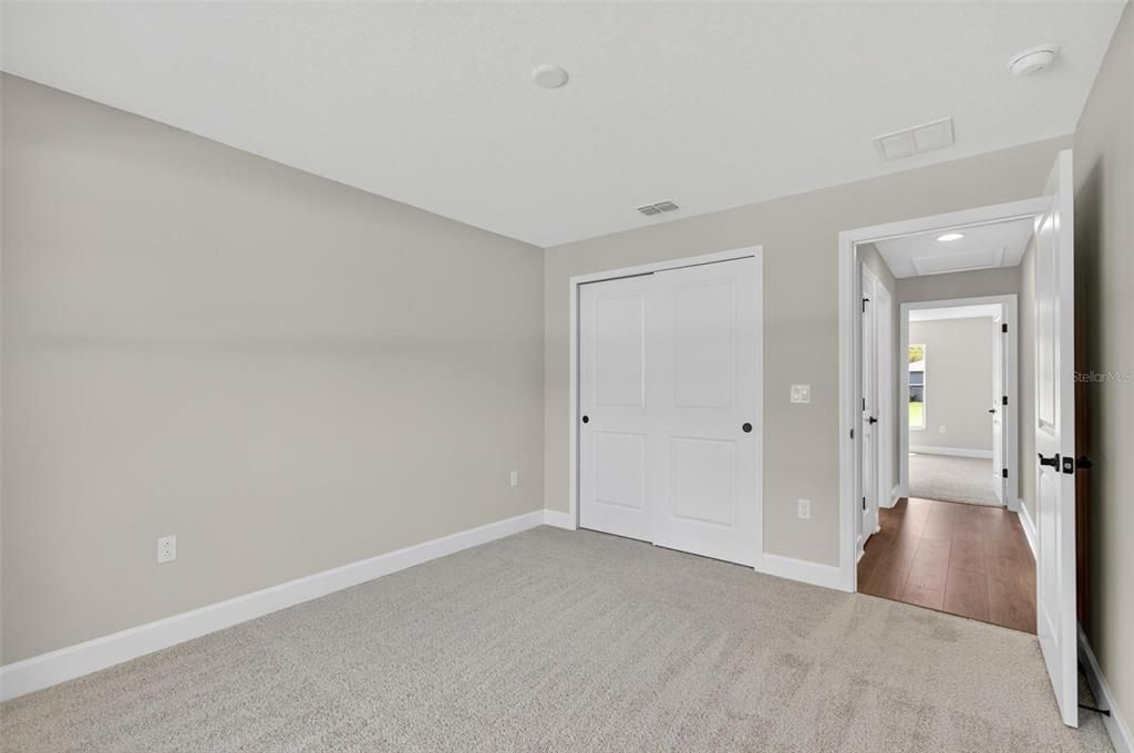 合同活跃: $419,900 (3 贝兹, 2 浴室, 2208 平方英尺)