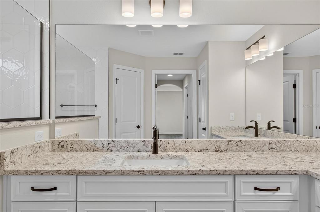 合同活跃: $419,900 (3 贝兹, 2 浴室, 2208 平方英尺)