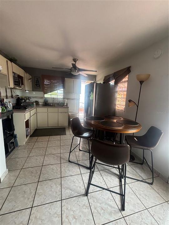 En Venta: $143,900 (3 camas, 2 baños, 932 Pies cuadrados)